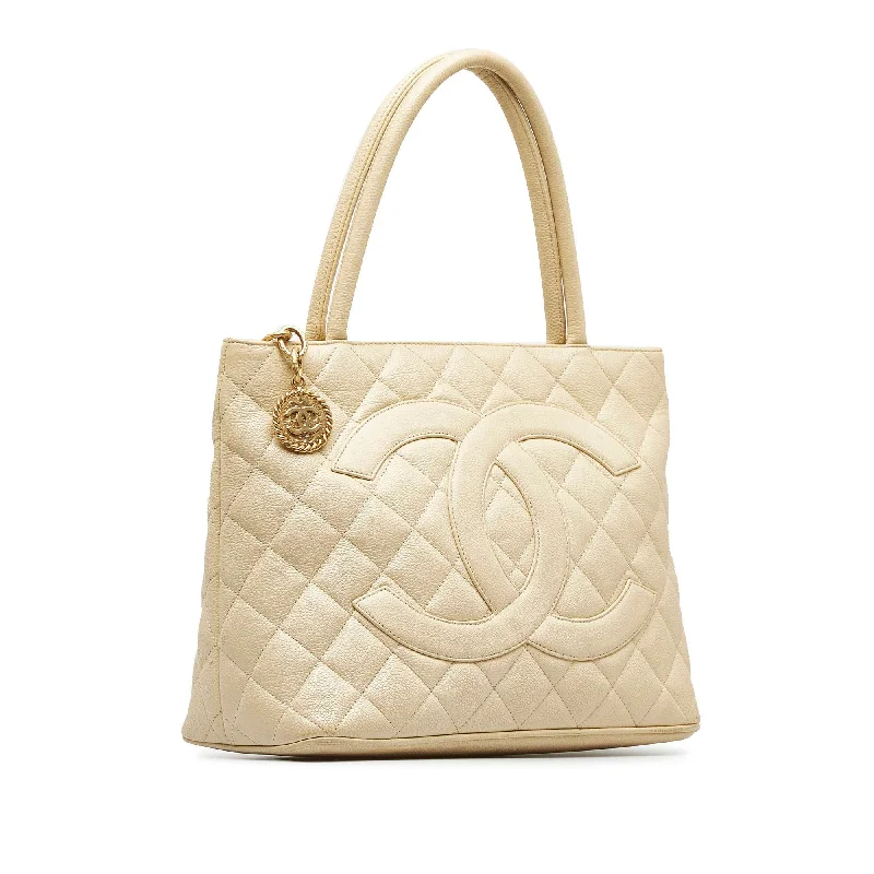 Chanel Caviar Medallion Tote (SHG-tHvBQP)